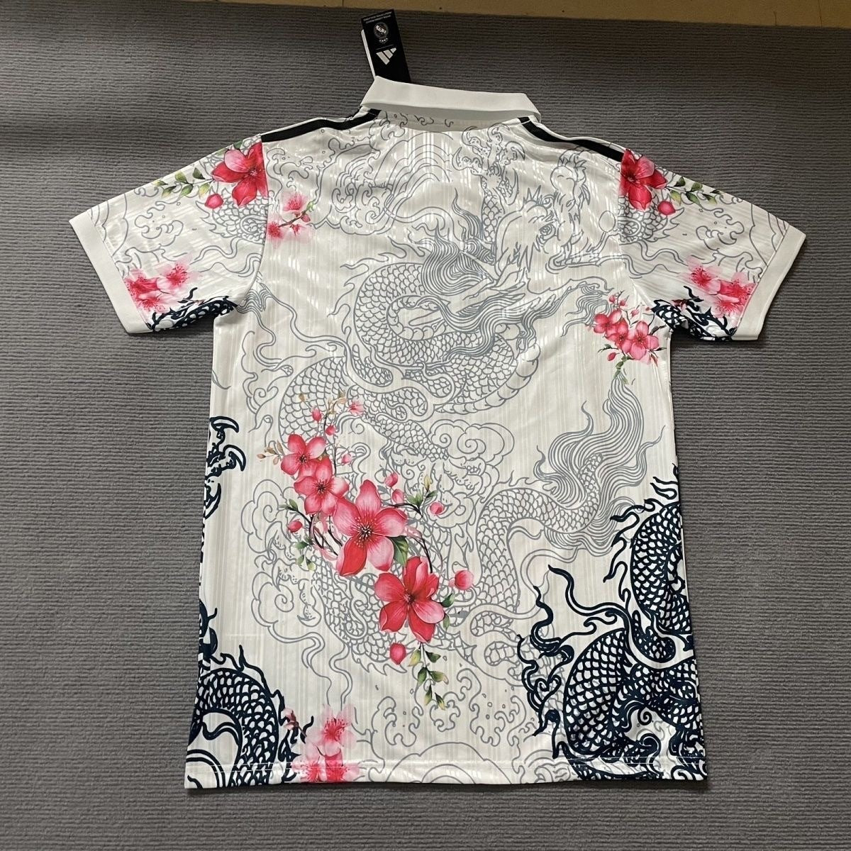 Maillot Real Madrid Édition Spéciale Dragon & Fleur